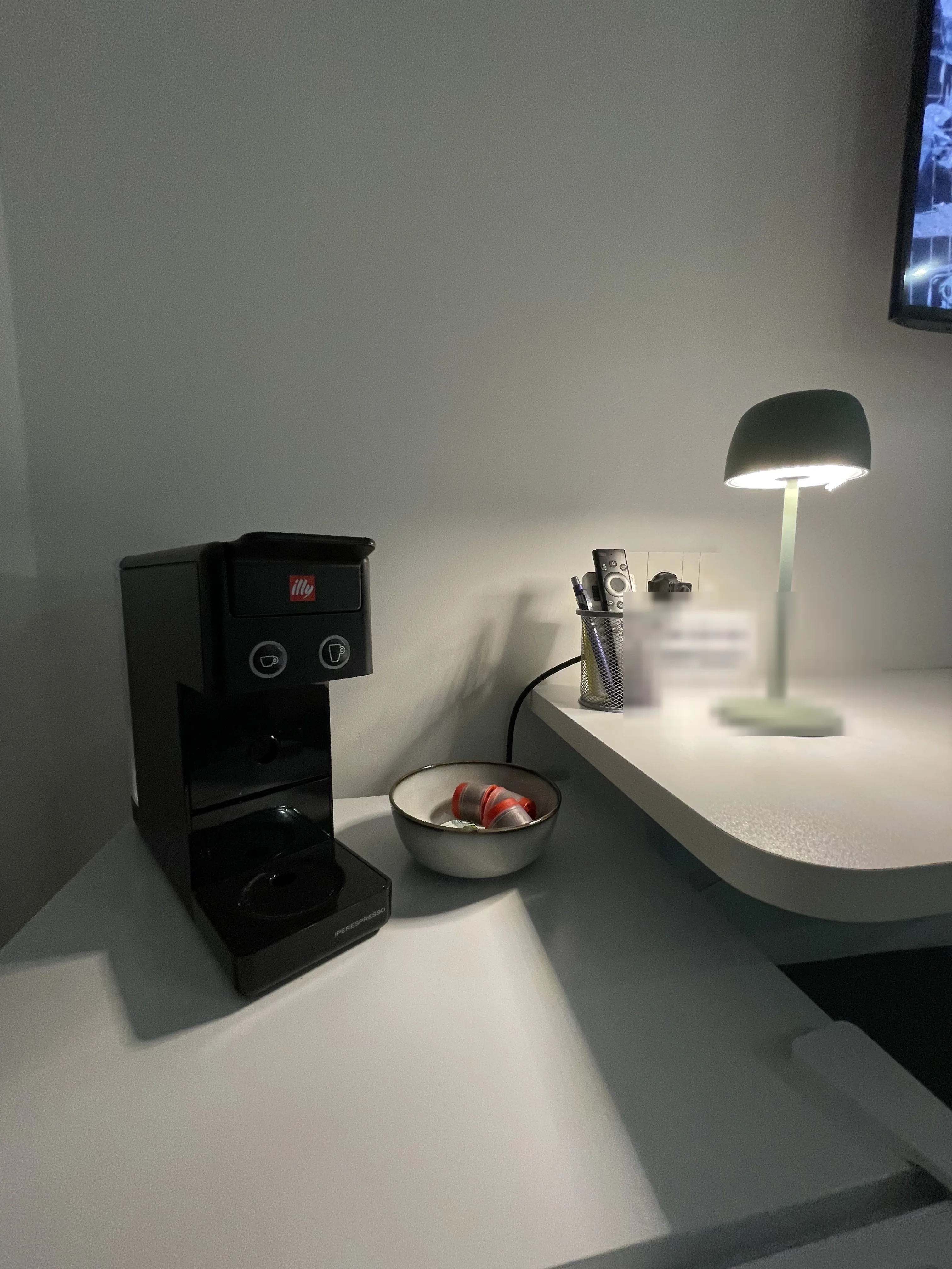 La Bottega, angolo caffè con macchina espresso